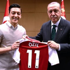 Mesut Özil desata una nueva polémica en Alemania al invitar a Erdogan a su boda