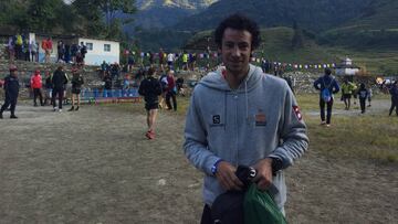 Kilian Jornet posa para AS antes de las Golden Trail World Series en Nepal.