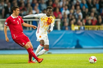 Milos Veljkovic e Iñaki Williams.