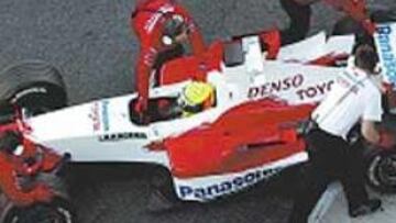 <b>ESTRENO. </b>Ralf Schumacher estrenó la versión 2005 del Toyota.