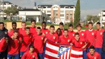 <b>EL GRUPO. </b>La plantilla y el cuerpo técnico del división de honor.