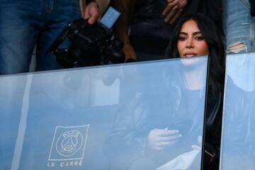 Kim Kardashian, en las gradas del Parque de los Príncipes de París.