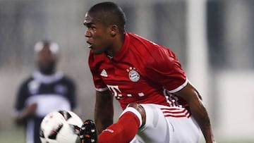 Douglas Costa, en un partido con el Bayern.