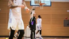 Chus Mateo, en el entrenamiento del Real Madrid de este miércoles 22 de febrero en Valdebebas.