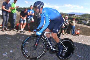 Lo deja a los 38 todo un campeón de España en ruta, que tras 19 temporadas seguirá ligado a la estructura del Movistar Team como director deportivo.