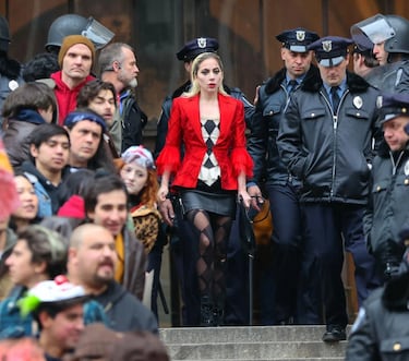 Fotos de Lady Gaga como Harley Quinn en el rodaje de Joker 2. Margot Robbie da su Ok