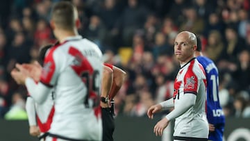 MADRID, 02/01/2026.- El centrocampista del Rayo Vallecano Isi Palazón durante el encuentro de la jornada 18 de LaLiga que Rayo Vallecano y Getafe CF disputan este viernes en el estadio de Vallecas. EFE/Kiko Huesca