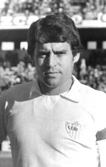 Jugó desde 1966 hasta 1977 un total de 11 temporadas.