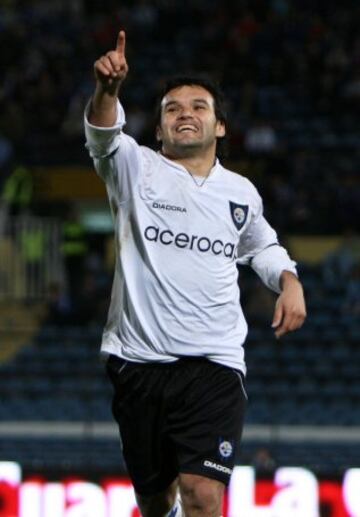 Leonardo Monje: 9 equipos. En actividad, registra goles en Huachipato 33, U.de Concepción 29, U.Española 20, Puerto Montt 13, Palestino 9, D.Concepción 6, S.Morning 2, U.Católica 1 e Iquique 1.