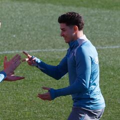 Llorente se ausentó por motivos personales y Simeone no cambia el once