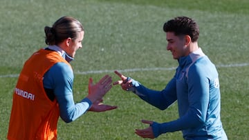 Gallagher y Julián Alvarez, en la sesión de entrenamiento del Atlético.