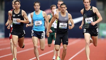 El atleta David Torrence compite durante los Trails de Estados Unidos de 2012.