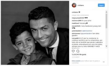 En su Instagram, Ronaldo comparte una mezcla de contenido personal y profesional. Acerca a sus fans a los momentos cotidianos detrás de las cámaras tanto en el campo como fuera de él, compartiendo tanto sus iniciativas empresariales como la relación con su hijo, a través de fotos, videos e Instagram Stories.  