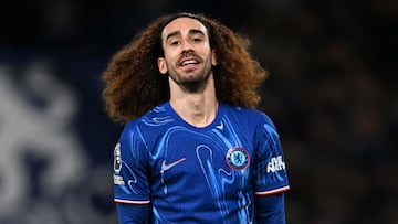 Marc Cucurella, jugador del Chelsea, celebra su gol anotado ante el Southampton.