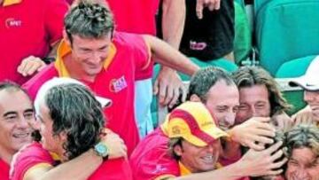 <b>A POR LA CUARTA COPA DAVIS. </b>El equipo español celebra el pase a la final de la Davis ante Israel. España luchará ahora por su cuarta ensaladera.