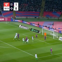 Araújo indulta al Madrid: increíble lo que hizo en el gol del Betis