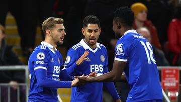 Ayoze Pérez, en el centro, celebra un gol con el Leicester.