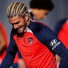 El guiño de De Paul a Tini con su nuevo peinado