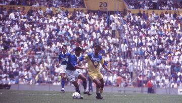 Action photo during the game America vs Cruz Azul, Antonio Carlos Santos and Victor Ruiz/Foto de acción durante el juego America vs Cruz Azul, Antonio Carlos Santos y Victor Ruiz /92-93/ MEXSPORT / Juvagol-Mexsport
Action photo during the game America vs Cruz Azul, Antonio Carlos Santos and Victor Ruiz/Foto de accin durante el juego America vs Cruz Azul, Antonio Carlos Santos y Victor Ruiz /92-93/ MEXSPORT / Juvagol-Mexsport