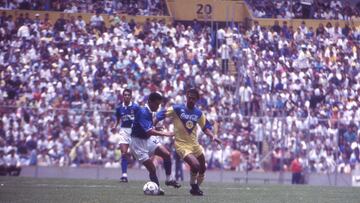 Action photo during the game America vs Cruz Azul, Antonio Carlos Santos and Victor Ruiz/Foto de acci&#xf3;n durante el juego America vs Cruz Azul, Antonio Carlos Santos y Victor Ruiz /92-93/ MEXSPORT / Juvagol-Mexsport
Action photo during the game America vs Cruz Azul, Antonio Carlos Santos and Victor Ruiz/Foto de accin durante el juego America vs Cruz Azul, Antonio Carlos Santos y Victor Ruiz /92-93/ MEXSPORT / Juvagol-Mexsport