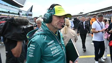 Adrian Newey, con los colores de Aston Martin en el circuito de Silverstone.