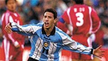 <b>DE MODA</B>. Maxi Rodríguez podría irse con Argentina en diciembre y regresar a finales del mes de enero.