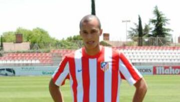 El defensa brasileño Joao Miranda renovará con el club rojiblanco hasta 2016.