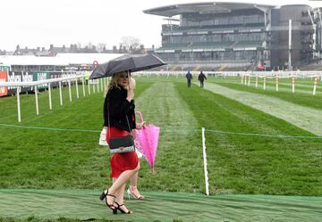 Glamour, fiesta y alcohol en el Grand National