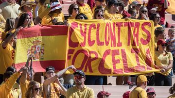 Miles de personas, que abarrotaban el Jack Trice Stadium de la Universidad de Iowa, recordaron a la golfista española asesinada cuando entrenaba el pasado 17 de septiembre. 