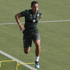 La renovación del mexicano Guardado con el Betis, a punto