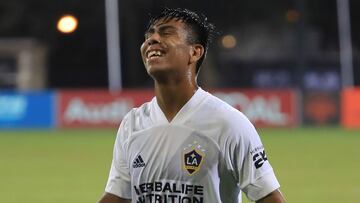 El cuadro angelino anunció que el seleccionado mexicano firmó una extensión de contrato por los dos próximos años con el club de la MLS.