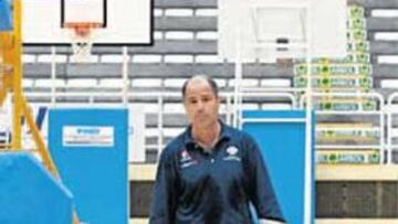 <b>RIVAL. </b>Imbroda, ante el Madrid por primera vez desde su marcha.