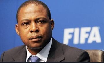 La justicia interna de la FIFA declaró a Bwalya culpable de violar los artículos 16 y 20 del código ético por haber "ofrecido y aceptado regalos". Suspendido por dos años de toda actividad relacionada con el fútbol