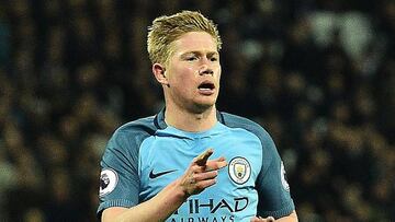 Manchester City&#039;s Belgian midfielder Kevin De Bruyne celebrates scoring his team&#039;s first goal during the English Premier League football match between West Ham United and Manchester City at The London Stadium, in east London on February 1, 2017.