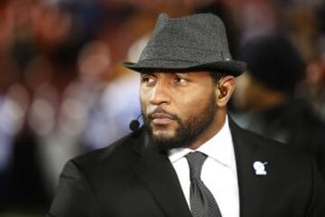 Ray Lewis, postulandose para sustituir a Idris Elba como Luther o para hacer de Stringer Bell en un remake de The Wire.