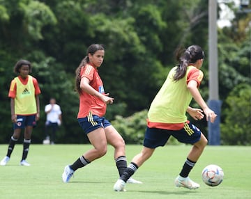 La Selección Sub 20 realizó su primera práctica en Costa Rica pensando en su debut en el Mundial Femenino. Carlos Paniagua tuvo a su disposición 18 jugadoras.