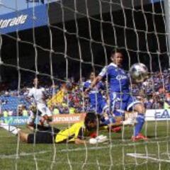 Con uno menos la U salva un empate ante Huachipato