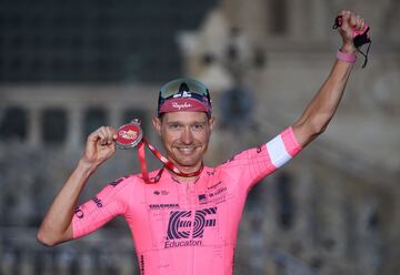 El ciclista danés Magnus Cort Nielsen celebra el premio al más competitivo de La Vuelta 2021.