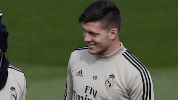 Jovic, en un entrenamiento con el Madrid.