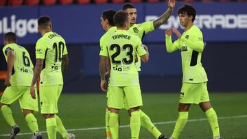 Los jugadores del Atlético celebran uno de los goles ante Osasuna.