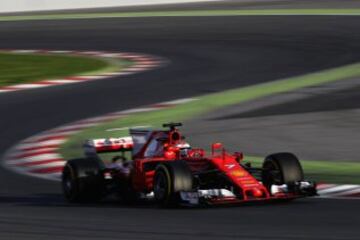 La máxima categoría motor regresa con la temporada 2017. Arrancará el 26 de marzo con el Gran Premio de Australia, pero actualmente ya se desarrolla la fase de pruebas en el circuito de Montmeló, en Barcelona. La incógnita para este año será quien se alzará como el nuevo monarca, después del prematuro retiro del actual campeón Nico Rosberg.