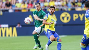 Víctor Chust frente al Racing de Ferrol en el inicio de temporada en 2024.