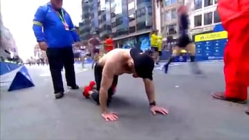 Acaba una maratón gateando por sus amigos caídos en la guerra