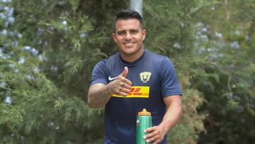 Javier Cortés previo a un entrenamiento con Pumas.