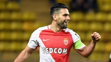 Radamel Falcao celebrando un tanto con la camiseta del AS Mónaco.
