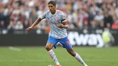 LONDON, ENGLAND - SEPTEMBER 19:  Raphael Varane of Man Utd in action during the Premier League match between West Ham United and Manchester United at London Stadium on September 19, 2021 in London, England. (Photo by Julian Finney/Getty Images)