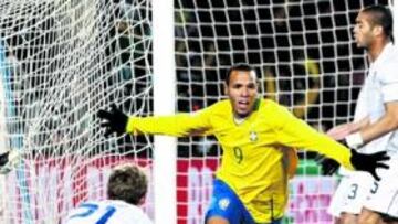 <b>ÉXITO. </b>Luis Fabiano abandonó Sudáfrica reforzado por sus goles y el título alcanzado con su selección.