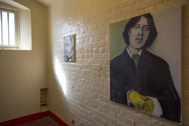 Oscar Wilde, escritor: “Lo más terrible no es que te rompa el corazón; es que te lo convierta en piedra.”