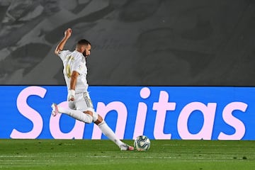 1-0. Karim Benzema marcó de penalti el primer gol.