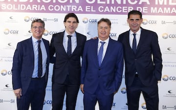 Los exjugadores del Real Madrid, Chendo, Karanka y Fernando Hierro con el doctor Ángel Martín, presidente de la Fundación Clínica Menorca.